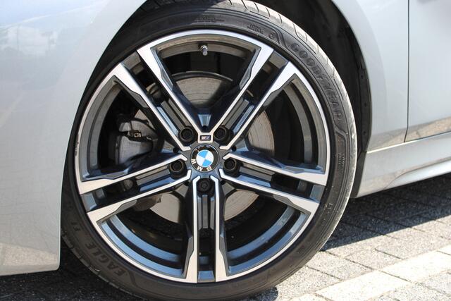 BMW 1-SERIE 118i High Executive M Sport automaat / Panoramadak / Sportstoelen / Comfort Access / LED / M Sportonderstel / Live Cockpit Professional