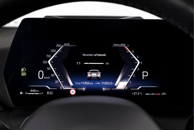 BMW 1-SERIE 120 M Sport - Automaat | Innovation Pack | Premium Pack | S/K-Panodak | Dig. Cockpit | Adapt. Cruise | Stoel+-Stuurverw. | 360 Camera | NAV + App. Connect | Harman\Kardon | Head-Up | LM 19" | Afn. trekhaak | 1481