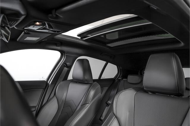 BMW 1-SERIE 120 M Sport - Automaat | Innovation Pack | Premium Pack | S/K-Panodak | Dig. Cockpit | Adapt. Cruise | Stoel+-Stuurverw. | 360 Camera | NAV + App. Connect | Harman\Kardon | Head-Up | LM 19" | Afn. trekhaak | 1481