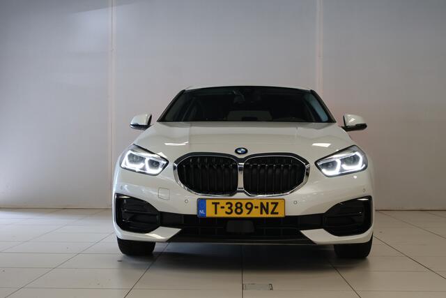 BMW 1-SERIE 118i | LED | Automaat | Clima | Camera |