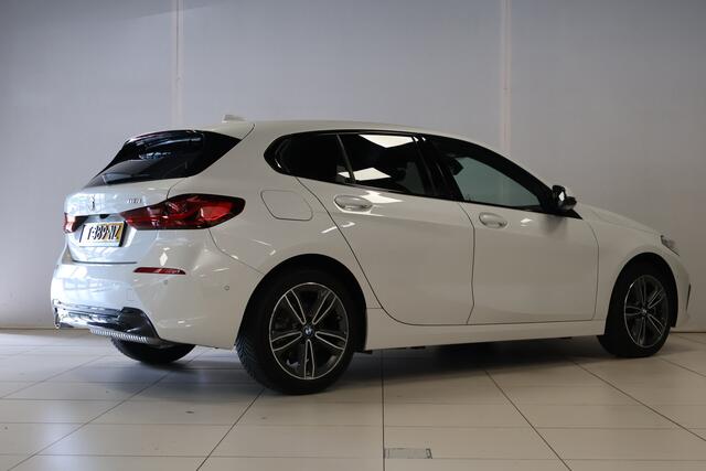 BMW 1-SERIE 118i | LED | Automaat | Clima | Camera |