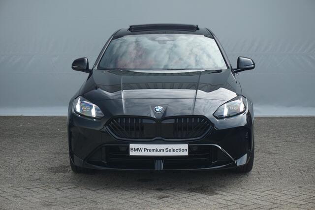 BMW 1-SERIE 5-deurs 120 M Sportpakket Pro 19'' / Harman Kardon / Panoramadak / Comfort Acces