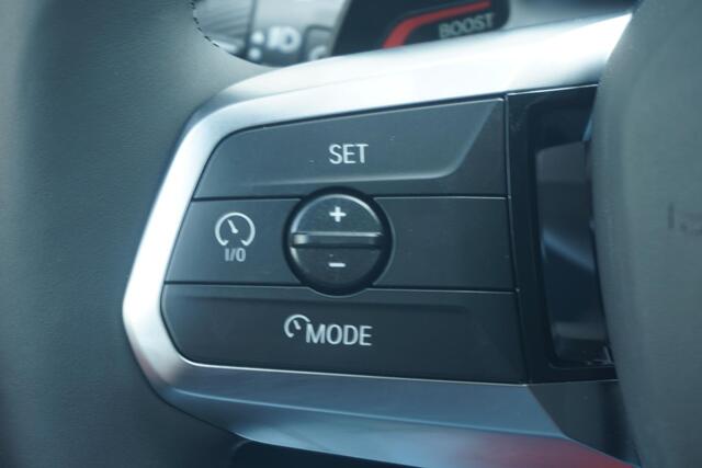 BMW 1-SERIE 5-deurs 120 M Sportpakket Pro 19'' / Harman Kardon / Panoramadak / Comfort Acces