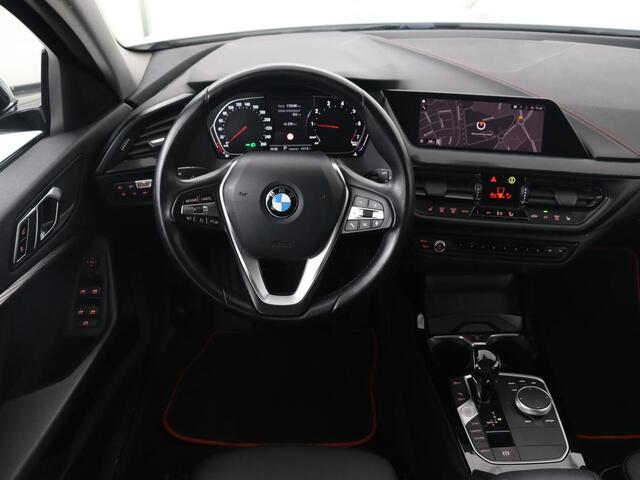 BMW 1-SERIE 118i High Executive | Sport line | Automaat | Carplay | Navigatie | DAB | Sfeerverlichting | Stoelverwarming | Climate controle | Cruise control | Half Leder