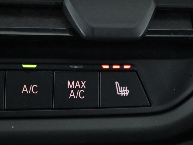 BMW 1-SERIE 118i High Executive | Sport line | Automaat | Carplay | Navigatie | DAB | Sfeerverlichting | Stoelverwarming | Climate controle | Cruise control | Half Leder