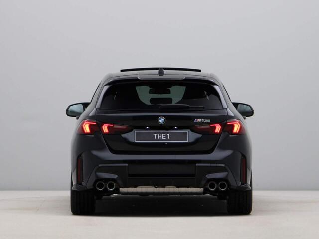 BMW 1-SERIE M135i xDrive Full Options | Elektr. Verst. Stoelen | Panoramadak | Sportstoelen Pro | Harman/Kardon | Head Up