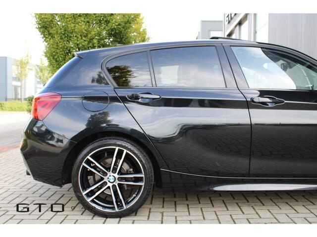 BMW 1-SERIE 118i High Executive M Sport/Panoramadak/LED/Leder/ Vol opties!