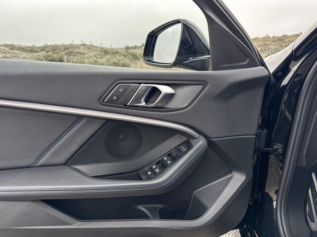 BMW 1-SERIE 118i | M Sport Pro | Stoelverwarming | Trekhaak |