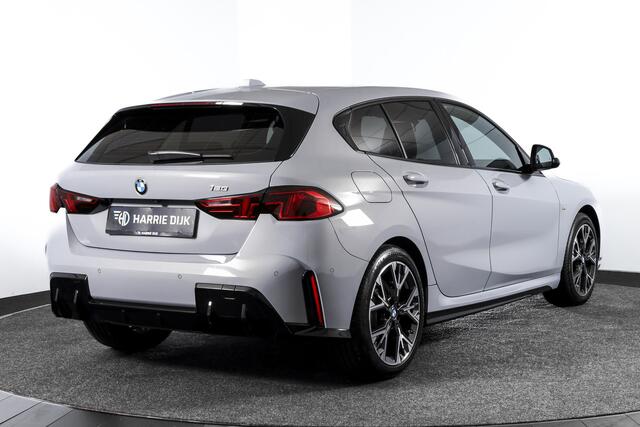 BMW 1-SERIE 120 M Sport - Automaat | Dig. Cockpit | Adapt. Cruise | Stoelverw. | PDC | Camera | NAV + App. Connect | ECC | DAB | LM 18" | 3654