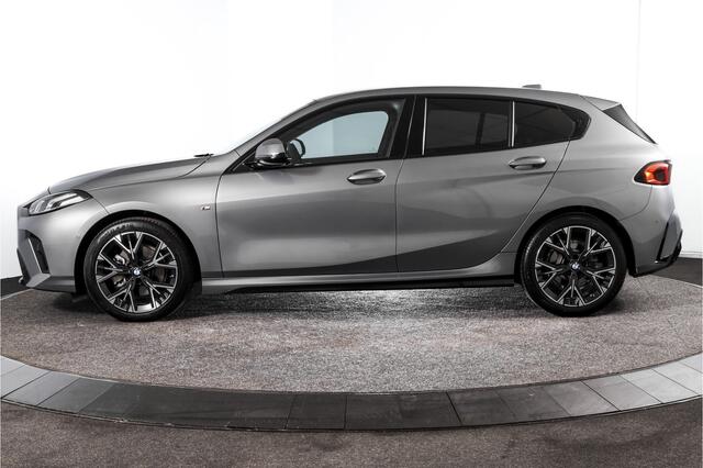 BMW 1-SERIE 120 M Sport - Automaat | Dig. Cockpit | Adapt. Cruise | Stoelverw. | PDC | Camera | NAV + App. Connect | ECC | DAB | LM 18" | 3303