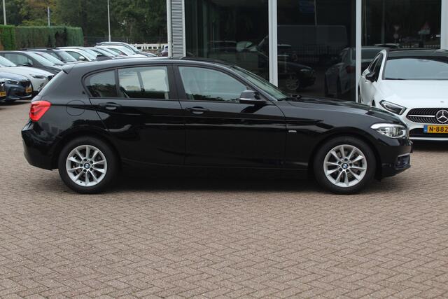 BMW 1-SERIE 116i Centennial High Exe. / Dealer onderhouden / Leder / Navigatie / Parkeerhulp V+A / 16'' / Stoelverwarming / Cruise Control