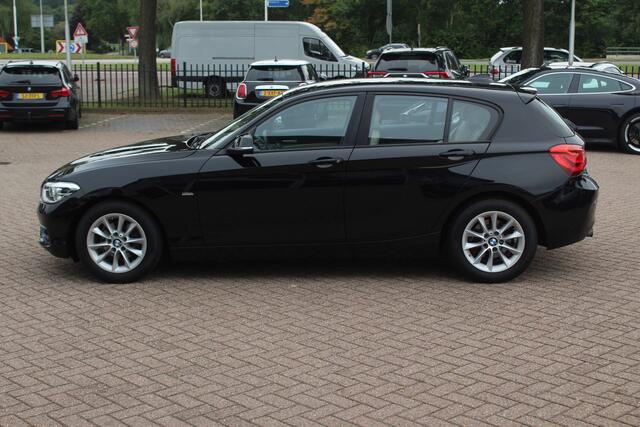 BMW 1-SERIE 116i Centennial High Exe. / Dealer onderhouden / Leder / Navigatie / Parkeerhulp V+A / 16'' / Stoelverwarming / Cruise Control