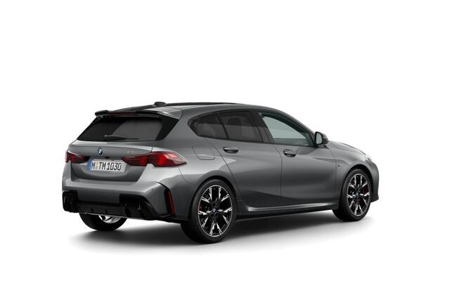 BMW 1-SERIE 120 | M Sport Pro | Premium Pack | Harman Kardon | Glazen Panoramadak | Getinte ruiten