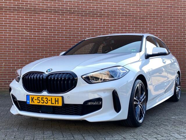 BMW 1-SERIE 118I EXECUTIVE EDITION M-SPORTPAKKET NAV CRUISE CARPLAY CAMERA AMBIA