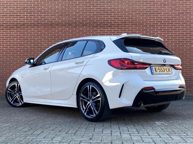 BMW 1-SERIE 118I EXECUTIVE EDITION M-SPORTPAKKET NAV CRUISE CARPLAY CAMERA AMBIA