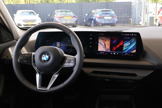 BMW 1-SERIE 120 M Sport Design Edition | Premium Pack | Voorstoelen Verwarmd | Stuurwiel Verwarmd