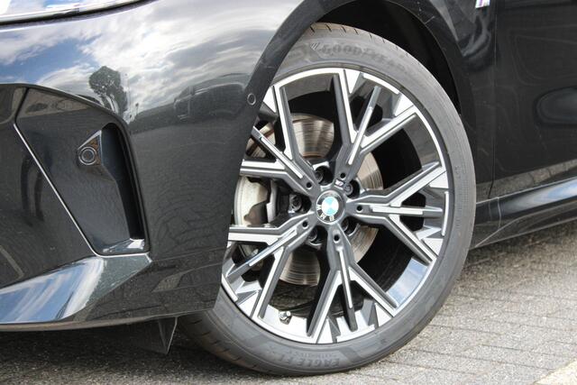 BMW 1-SERIE 120 M Sport Automaat / Sportstoelen / M Adaptief onderstel / Comfort Access / Head-Up / Harman-Kardon