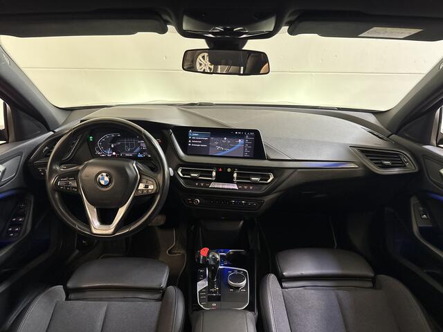 BMW 1-SERIE 118IA 140PK HIGH EXECUTIVE SPORT/NAVI/LED/CARPLAY