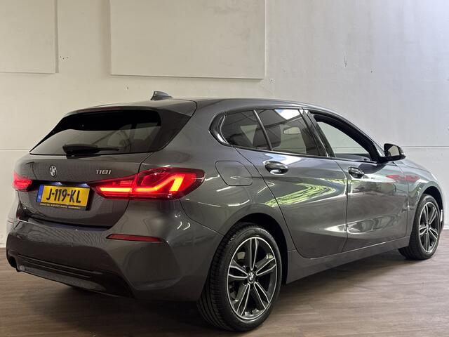 BMW 1-SERIE 118IA 140PK HIGH EXECUTIVE SPORT/NAVI/LED/CARPLAY