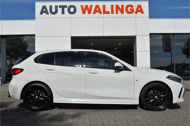 BMW 1-SERIE 118i M Sport | Kuipstoelen | Carplay | Dubbele uitlaat | Virtual cockpit | Stoelverwarming | NL auto