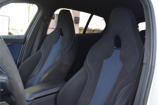 BMW 1-SERIE 118i M Sport | Kuipstoelen | Carplay | Dubbele uitlaat | Virtual cockpit | Stoelverwarming | NL auto