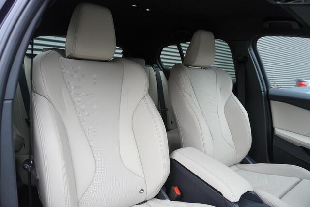 BMW 1-SERIE 5-deurs 120 M Sportpakket | Harman Kardon | Elektr. Achterklap | Draadloze Lader | Comfort Acces | Verwarmd Stuur | Verwarmde Voorstoelen