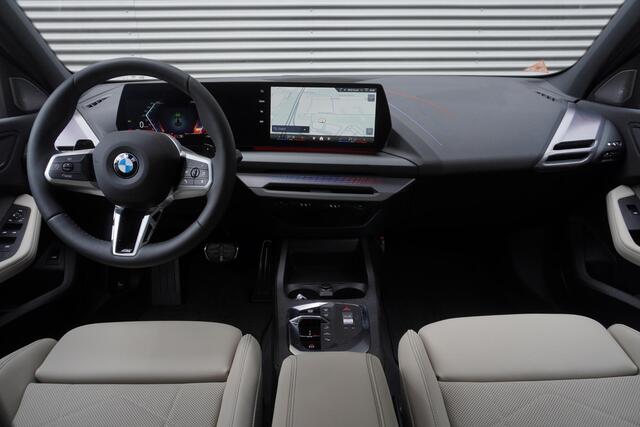 BMW 1-SERIE 5-deurs 120 M Sportpakket | Harman Kardon | Elektr. Achterklap | Draadloze Lader | Comfort Acces | Verwarmd Stuur | Verwarmde Voorstoelen