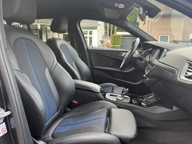BMW 1-SERIE 120I HIGH EXECUTIVE AUTOMAAT M-PAKKET / NAVI / DAB / 17'' LMV