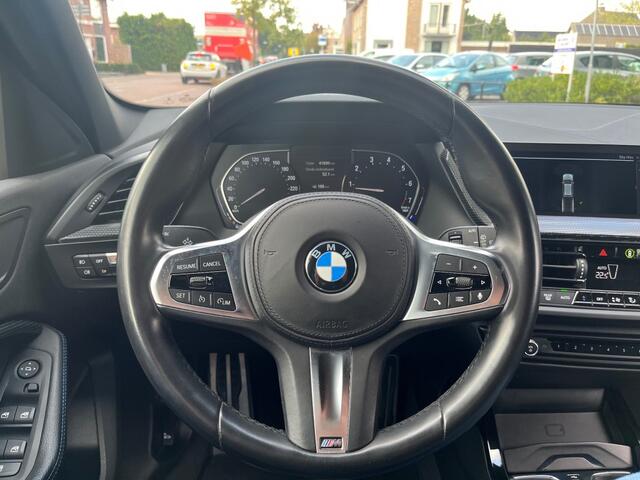 BMW 1-SERIE 120I HIGH EXECUTIVE AUTOMAAT M-PAKKET / NAVI / DAB / 17'' LMV