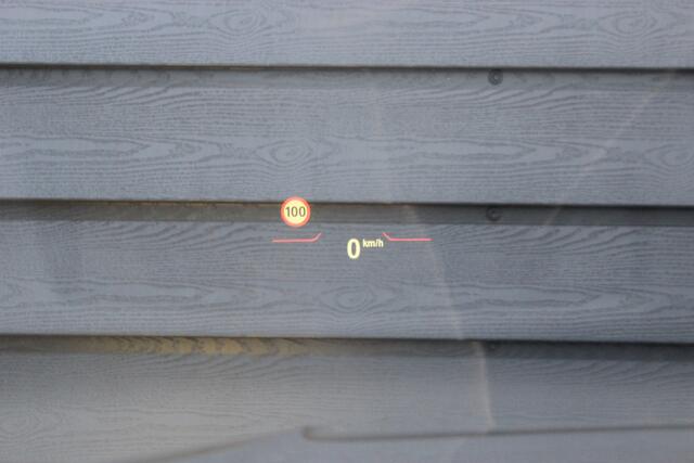 BMW 1-SERIE M135i xDrive - 306 PK - PERFORMANCE UITLAAT - HEAD UP - CARPLAY - 19 INCH -