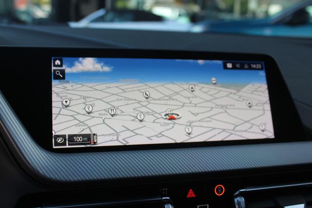 BMW 1-SERIE M135i xDrive - 306 PK - PERFORMANCE UITLAAT - HEAD UP - CARPLAY - 19 INCH -