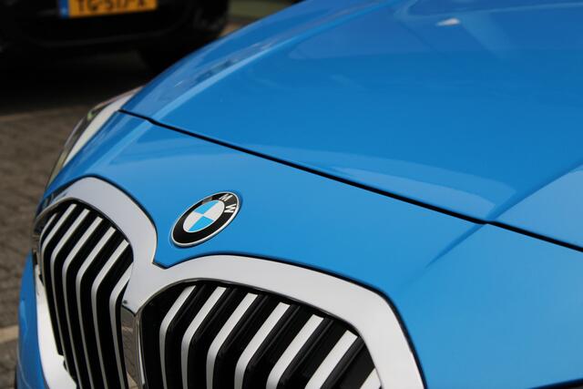 BMW 1-SERIE 118i Executive M Sport Automaat / Panoramadak / Achteruitrijcamera / LED / M Sportonderstel / Live Cockpit Professional / Parking Assistant