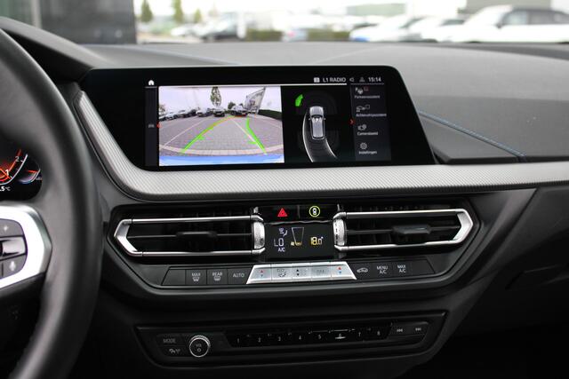 BMW 1-SERIE 118i Executive M Sport Automaat / Panoramadak / Achteruitrijcamera / LED / M Sportonderstel / Live Cockpit Professional / Parking Assistant