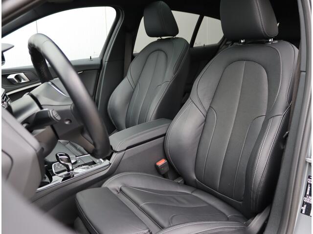 BMW 1-SERIE 120i M-sport | Head-up | Leder | Panoramadak | Camera | Org. NL