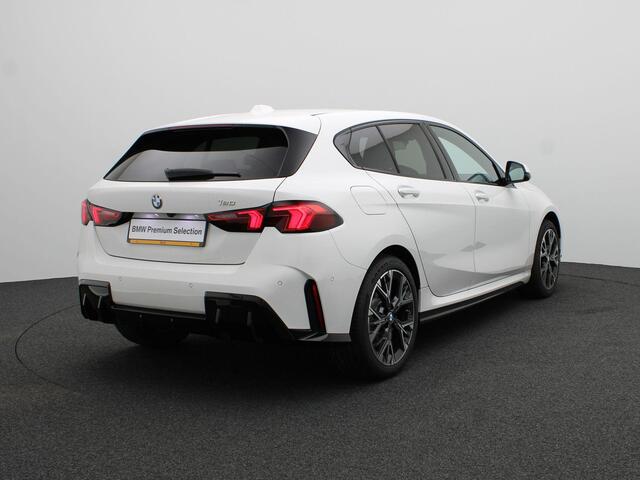 BMW 1-SERIE 120 M Sport Design | Premium Pack | Stuurwielrand Verwarmd | Achteruitrijcamera | Driving Assistant | Parking Assistant | Harman Kardon | 18''
