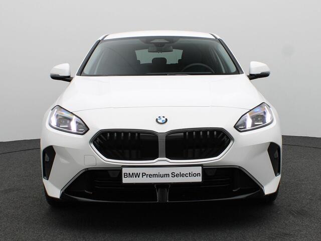 BMW 1-SERIE 120 M Sport Design | Premium Pack | Stuurwielrand Verwarmd | Achteruitrijcamera | Driving Assistant | Parking Assistant | Harman Kardon | 18''