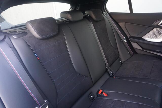 BMW 1-SERIE 120 M Sport Pro | Comfort Access / Elektrisch verwarmde voorstoelen / Sportstoelen / Achteruitrijcamera
