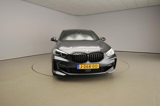 BMW 1-SERIE 5-deurs 118i | M-Sportpakket | LED | Navigatie | Sportstoelen | Shadow line | DAB | Hifi speakers | Alu 17 inch