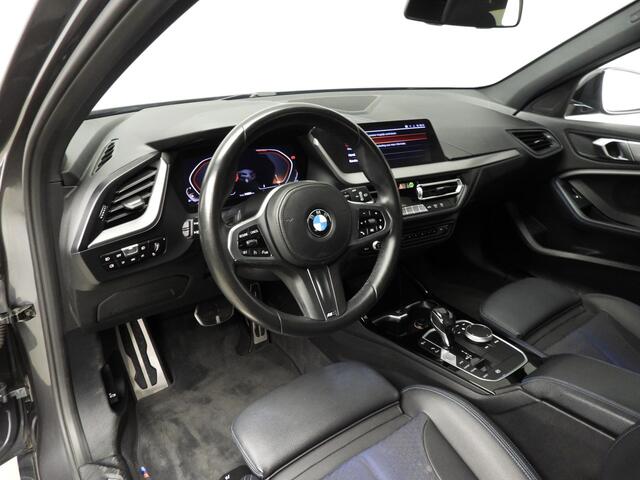 BMW 1-SERIE 5-deurs 118i | M-Sportpakket | LED | Navigatie | Sportstoelen | Shadow line | DAB | Hifi speakers | Alu 17 inch