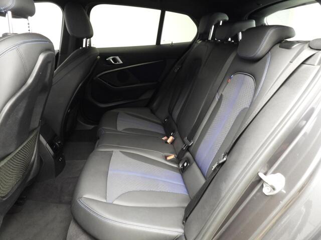BMW 1-SERIE 5-deurs 118i | M-Sportpakket | LED | Navigatie | Sportstoelen | Shadow line | DAB | Hifi speakers | Alu 17 inch