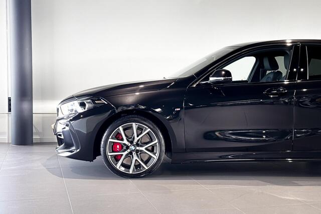 BMW 1-SERIE 118i | M Sport Pro | Stoelverwarming | Trekhaak |