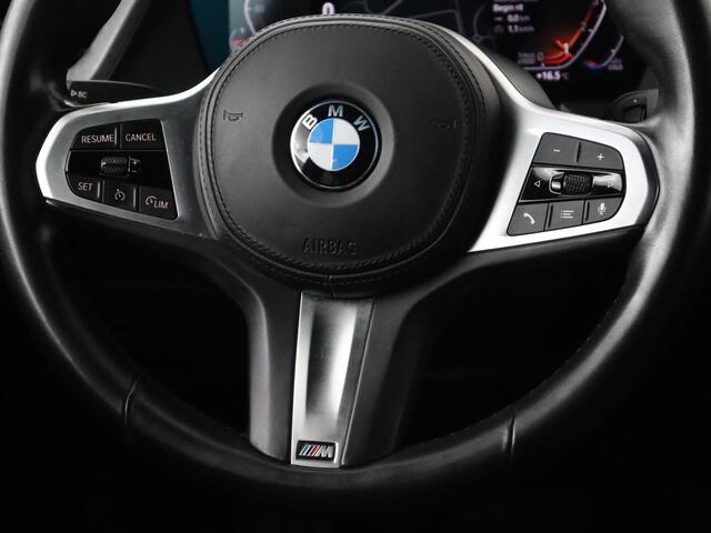 BMW 1-SERIE 118i Sport Line | Panoramadak | Stoelverwarming | Carplay | Sportstoelen | Camera | Park Assist | Sfeerverlichting | Climate control | Live Cockpit