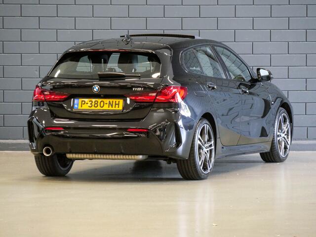 BMW 1-SERIE 118i Automaat M-Sport High Executive | PANODAK | CARPLAY | CAMERA |