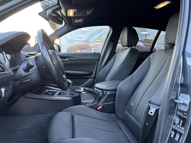 BMW 1-SERIE 120i Sport Line 184PK , Trekhaak, Navi, PDC, Cruise, Bluetooth, LMV 18 Inch, Stoelverwarming