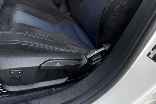 BMW 1-SERIE 118i M-sport | Panodak | M-Kuipstoelen | M-performance Wheels | Stoel+Stuurverwarming | Comfort Access | Trekhaak