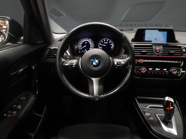 BMW 1-SERIE 118i M Sport [M STUUR, HARMAN/KARDON, NAVIGATIE, PDC ACHTER, CRUISE CONTROL, TELEFOON, CLIMATE CONTROL, NIEUWSTAAT]
