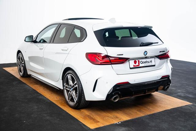 BMW 1-SERIE M135i xDrive High Executive Edition Panoramadak - Head up - Harman Kardon - Active Cruise Control - Driving/Parking Assistant - Elektrisch verstelbare/verwarmde stoelen - Getinte Ruiten -