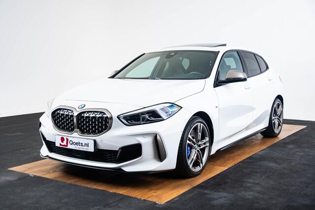 BMW 1-SERIE M135i xDrive High Executive Edition Panoramadak - Head up - Harman Kardon - Active Cruise Control - Driving/Parking Assistant - Elektrisch verstelbare/verwarmde stoelen - Getinte Ruiten -