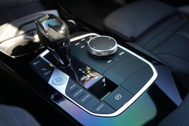 BMW 1-SERIE M135i xDrive High Executive | ACC | PANO | H&K | elct. stoelen