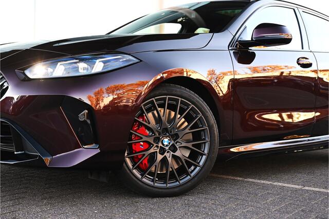 BMW 1-SERIE 120 M Sport Automaat / Panoramadak / Sportstoelen / M Adaptief onderstel / Achteruitrijcamera / Comfort Access / Adaptieve LED / Harman-Kardon